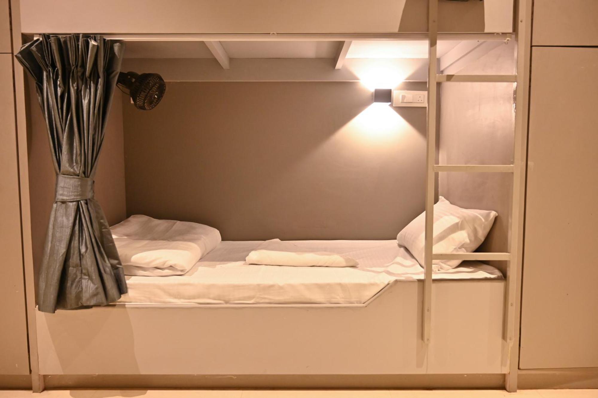 Bed & Bread Dormitory Bharuch Экстерьер фото
